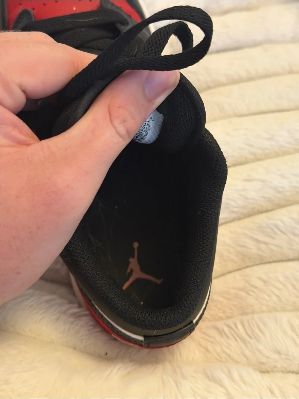 Nike Kids Low-Top Sneakers in Black White Red